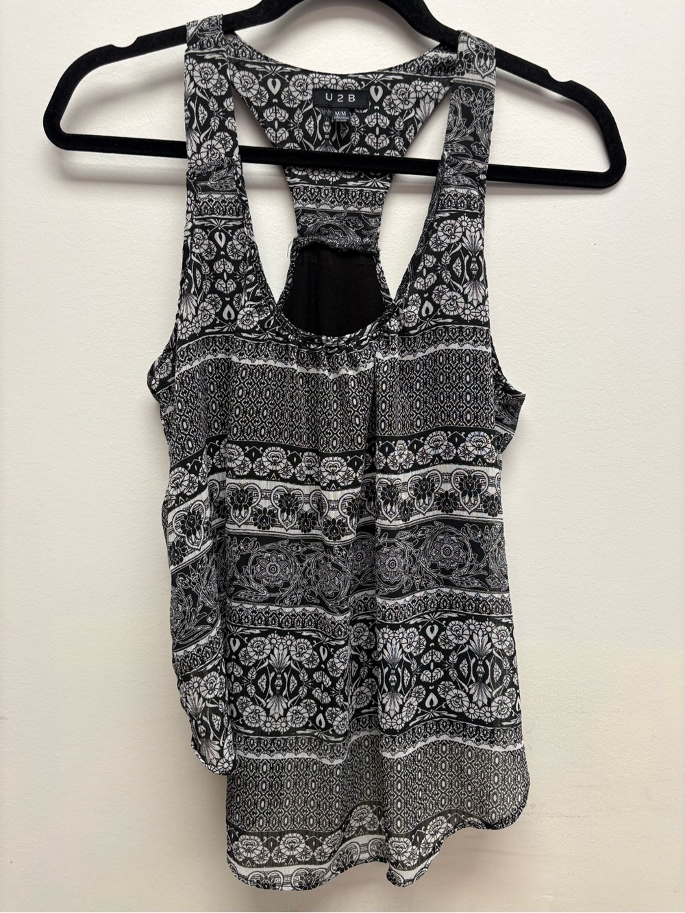 4 for $25 🖤 U2B Black & White Boho Racerback Tank – Size Medium 🖤